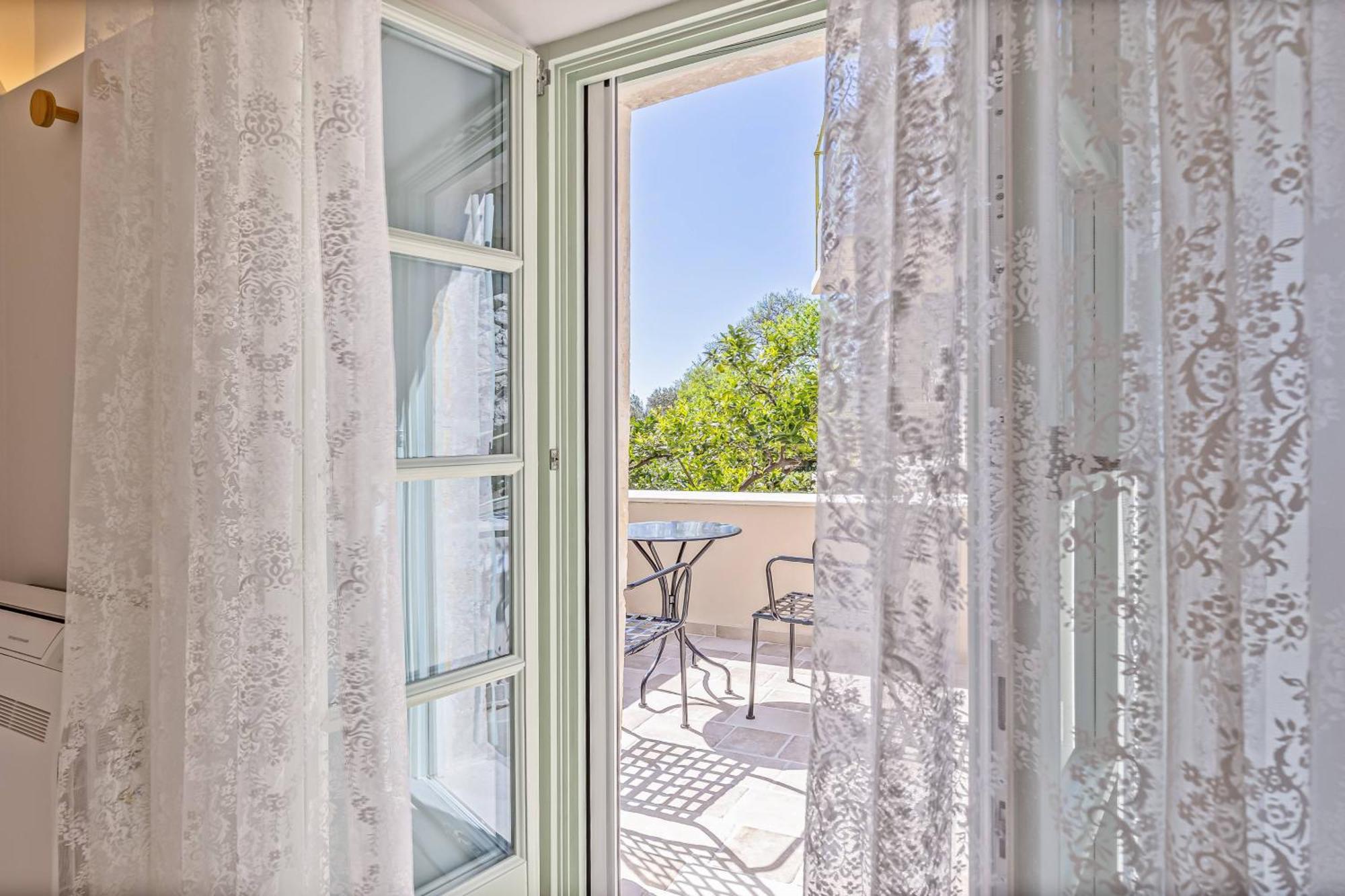Courtyard Corfu Apartment *
