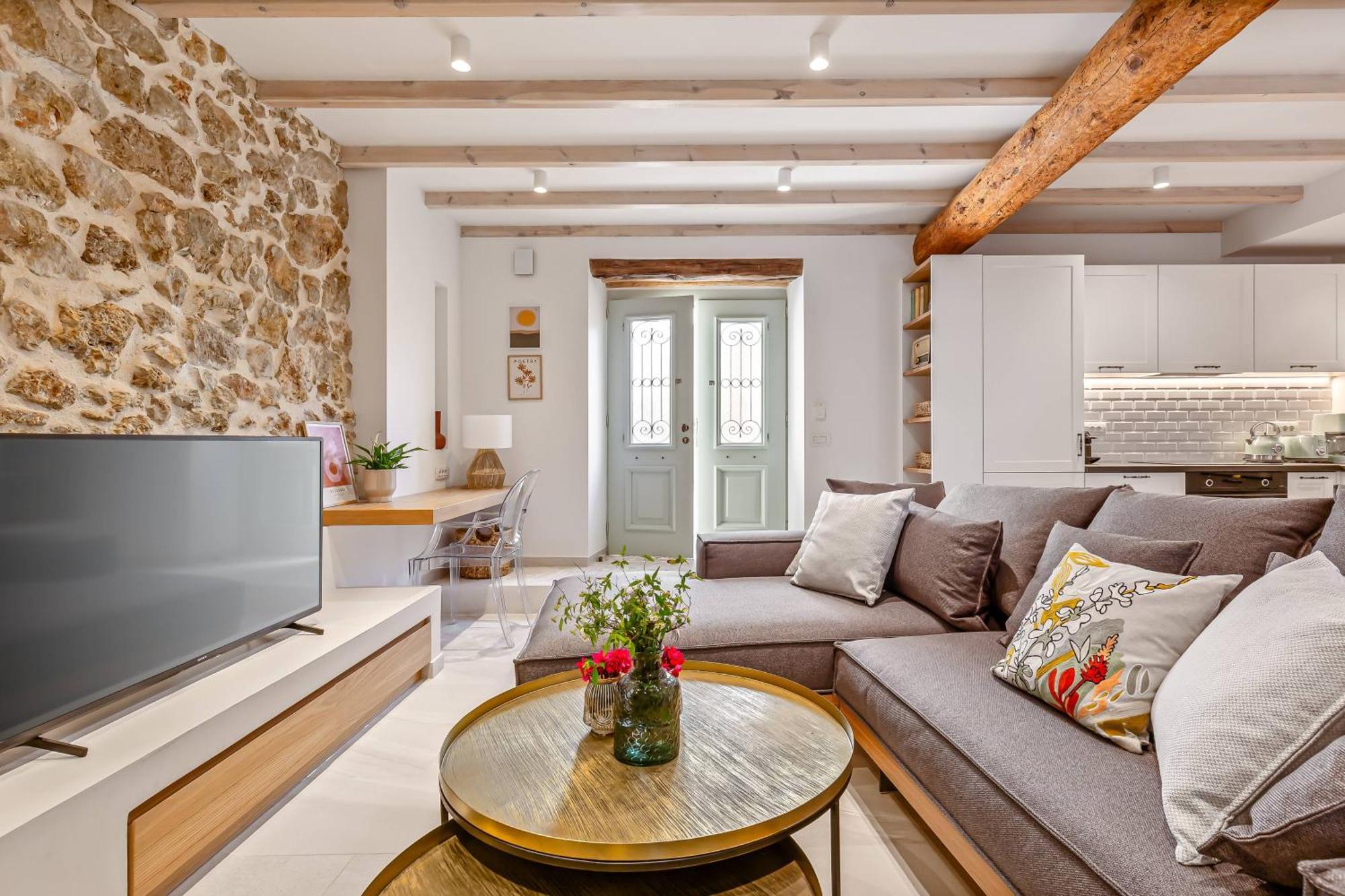 Courtyard Corfu * Lakones