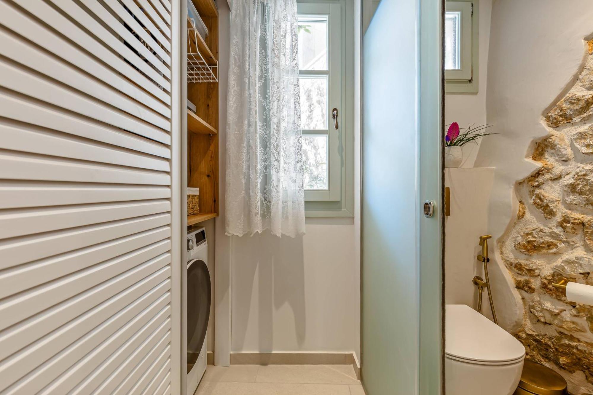 Courtyard Corfu Apartment Lakones